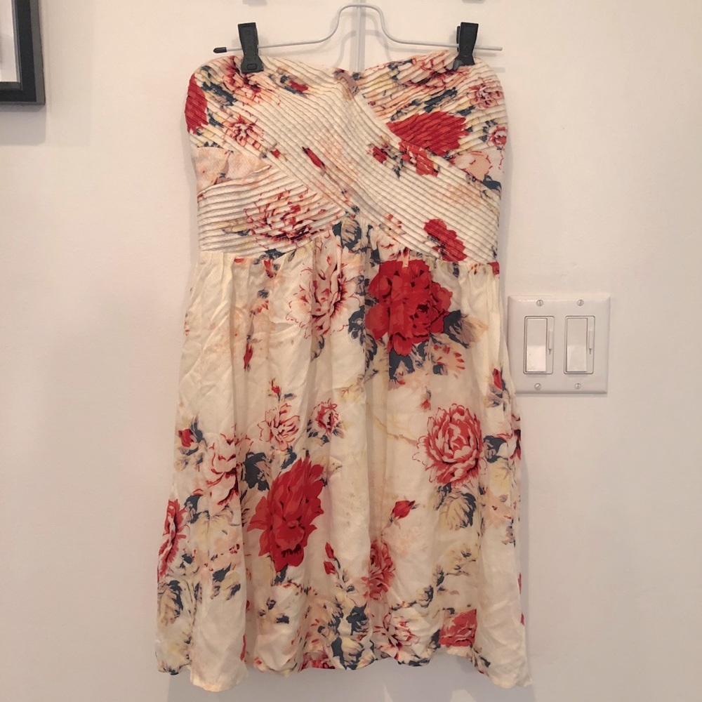 (NWT) Women’s Kimchi Blue floral strapless dress